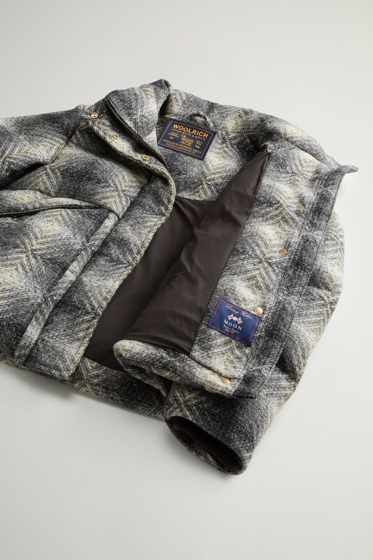 Puffer Jacket in Pure Virgin Wool with Aztec Pattern - woolrich-us - Outerwear